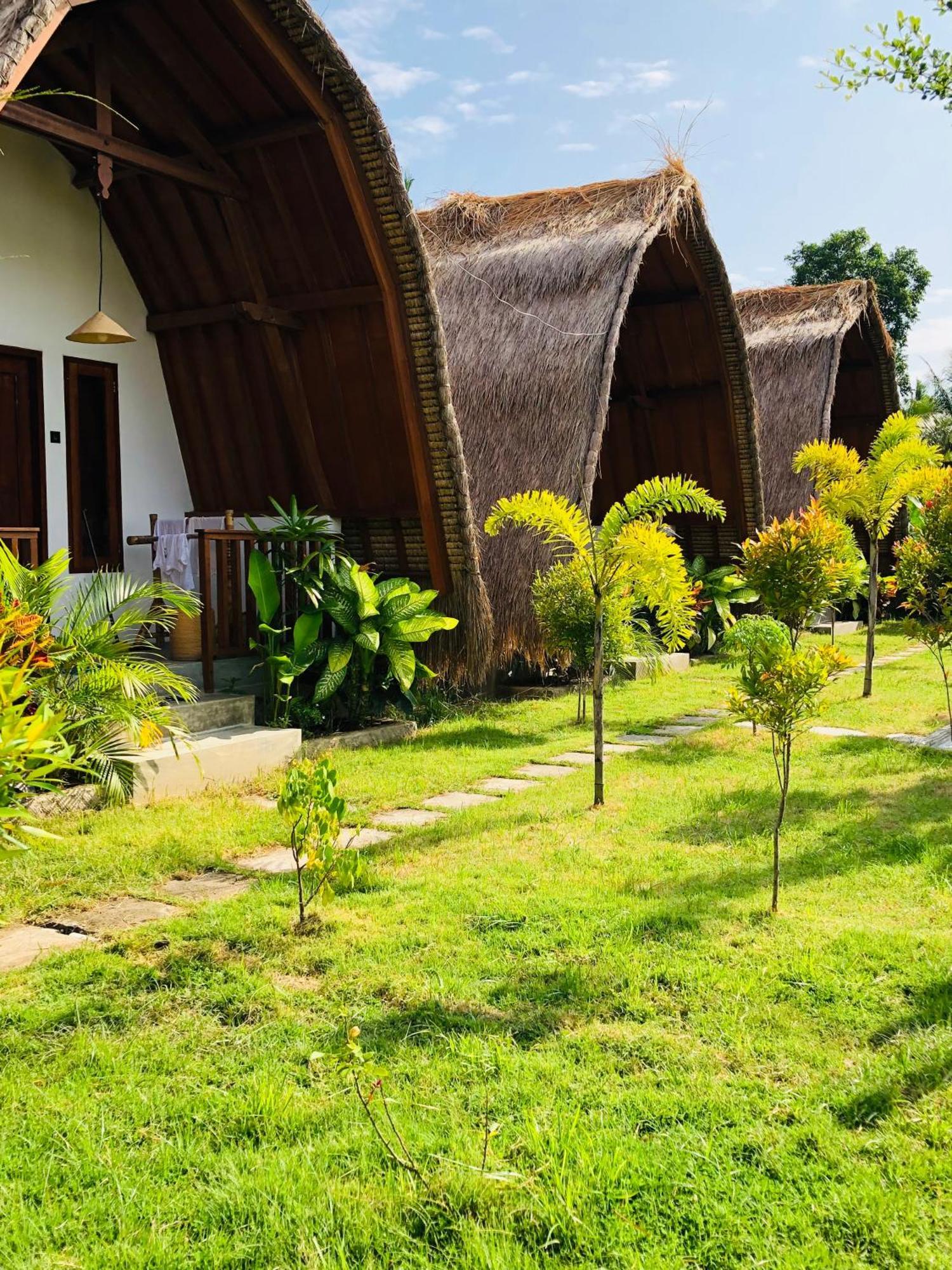 سيلونغ بيلاناك Tropical Sunday Bungalow - Surf And Stay الغرفة الصورة